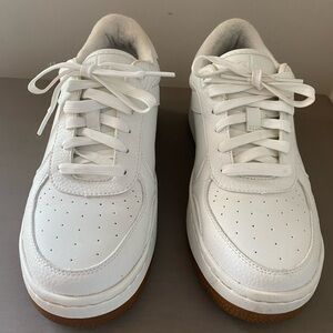 ALO Sneakers Women’s size 7